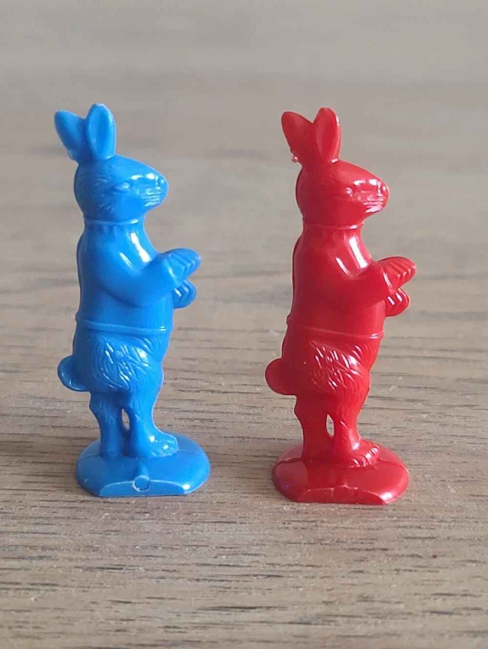 Vtg Uncle Wiggily Plastic Rabbit Game Pawns (1949–1954 Milton Bradley) Red  Blue